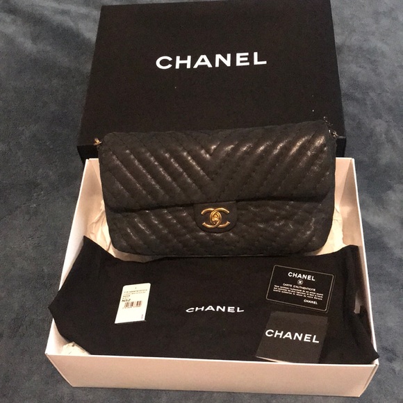 Chanel - Jumbo Chevron Flap - Picture 1 of 9